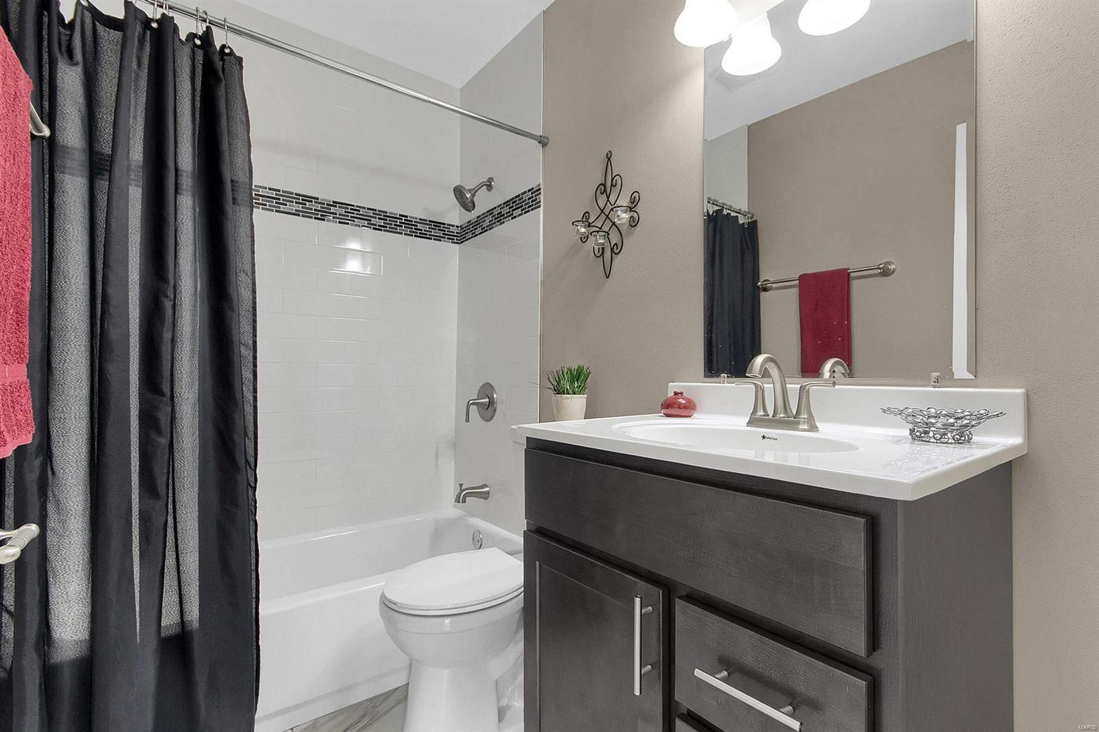 6337 Heege Road St. Louis, MO 63123 - Photo 8 of 19 Gallery Image 8