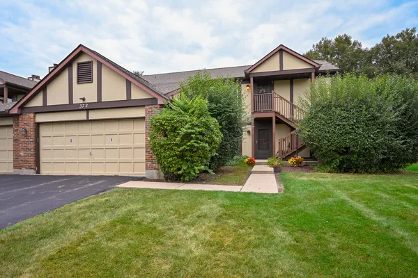 $250,000 | 372 Sandhurst Circle, Unit 3, Glen Ellyn, IL 60137
