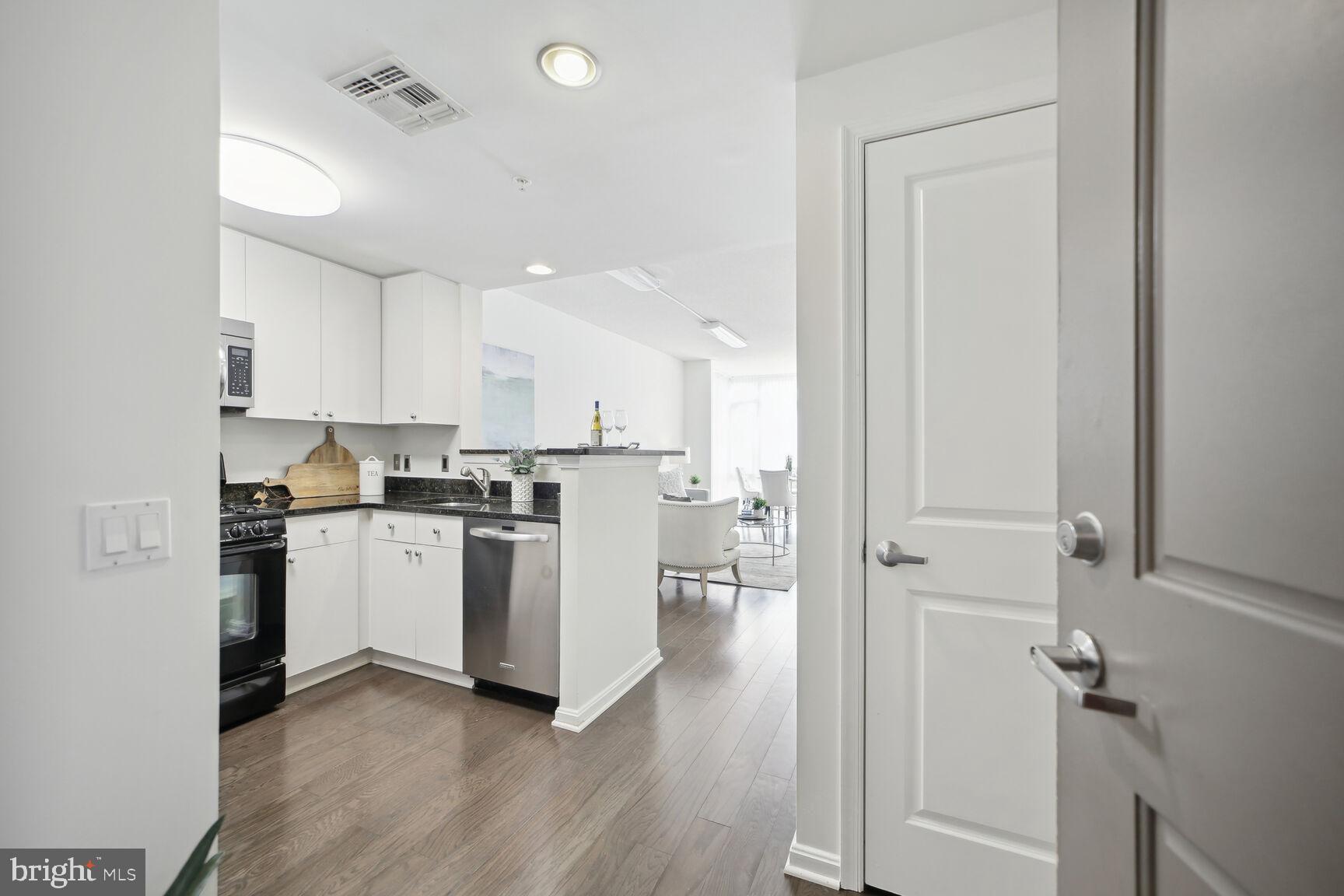 930 Wayne Avenue, Unit 1111 Silver Spring, MD 20910 - Photo 7 of 33 Gallery Image 7