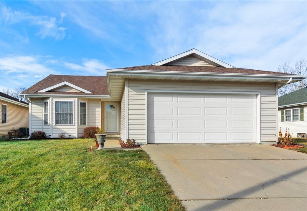 925 Knoll Pointe Place Springfield, IL 62703 - Photo 1 of 41 Gallery Image 1