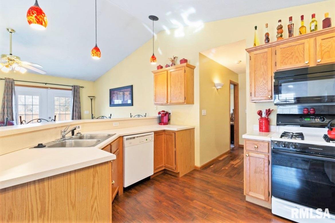925 Knoll Pointe Place Springfield, IL 62703 - Photo 14 of 41 Gallery Image 14