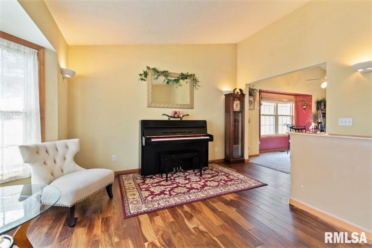925 Knoll Pointe Place Springfield, IL 62703 - Photo 4 of 41 Gallery Image 4