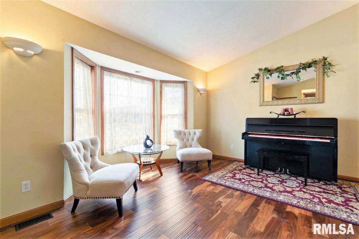 925 Knoll Pointe Place Springfield, IL 62703 - Photo 5 of 41 Gallery Image 5