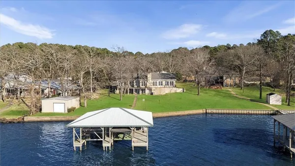$899,500 | 20520 Clearwater Circle, Flint, TX 75762