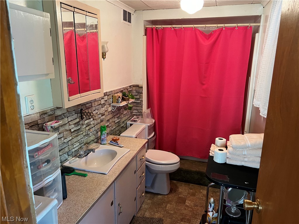 8014 Center Road Ashtabula, OH 44004 - Photo 17 of 23 Full bath on the lower level