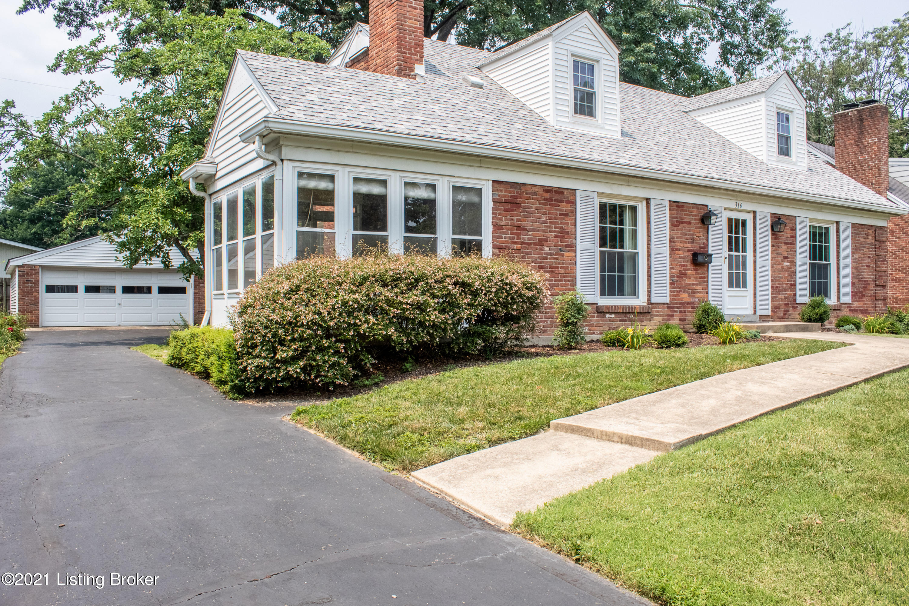 316 Brunswick Road Louisville, KY 40207 - Photo 2 of 19 316 Brunswick Rd (32 of 35)