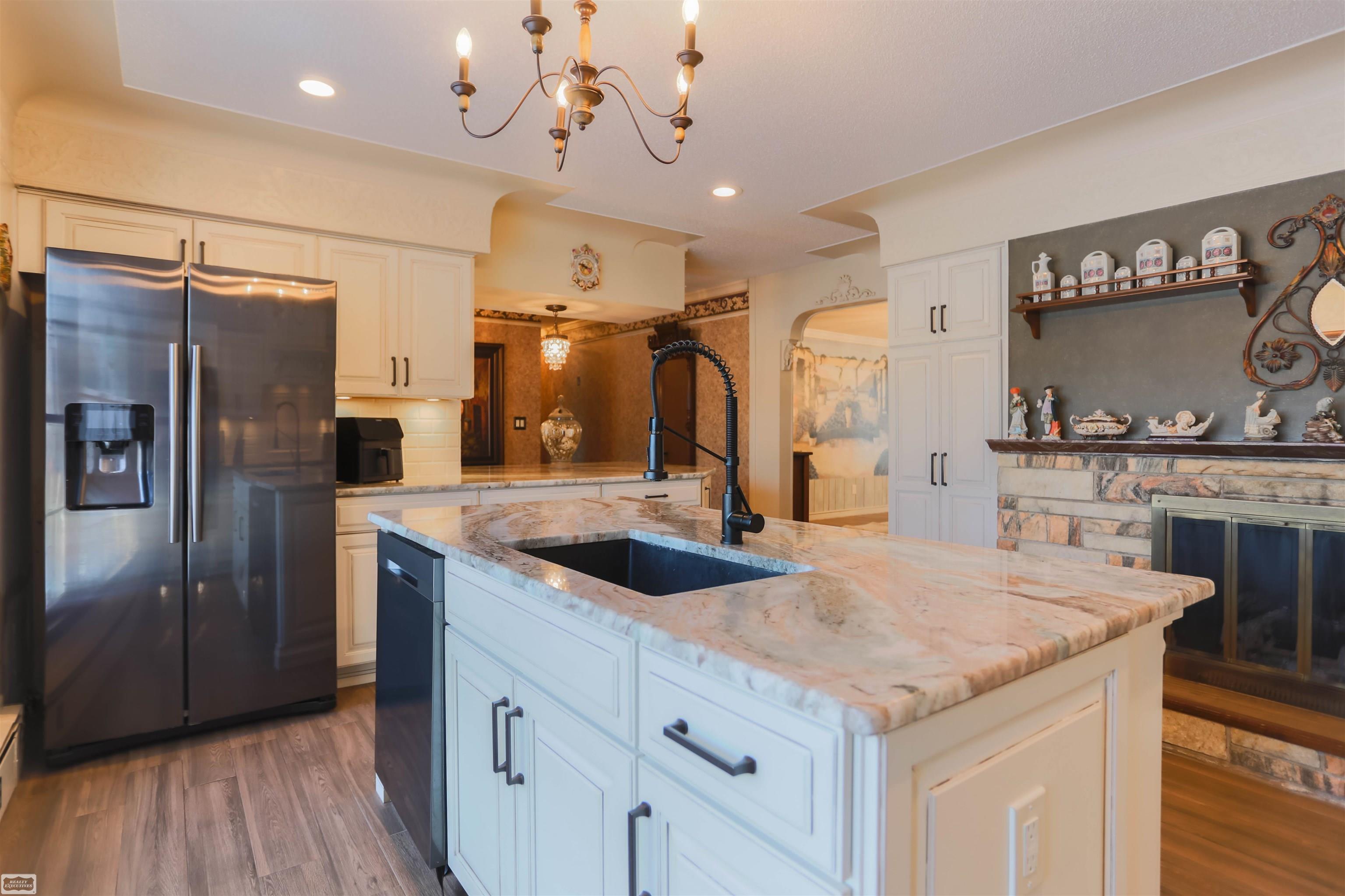 11174 Clinton River Road Sterling Heights, MI 48314 - Photo 7 of 35 50108268-6.JPG