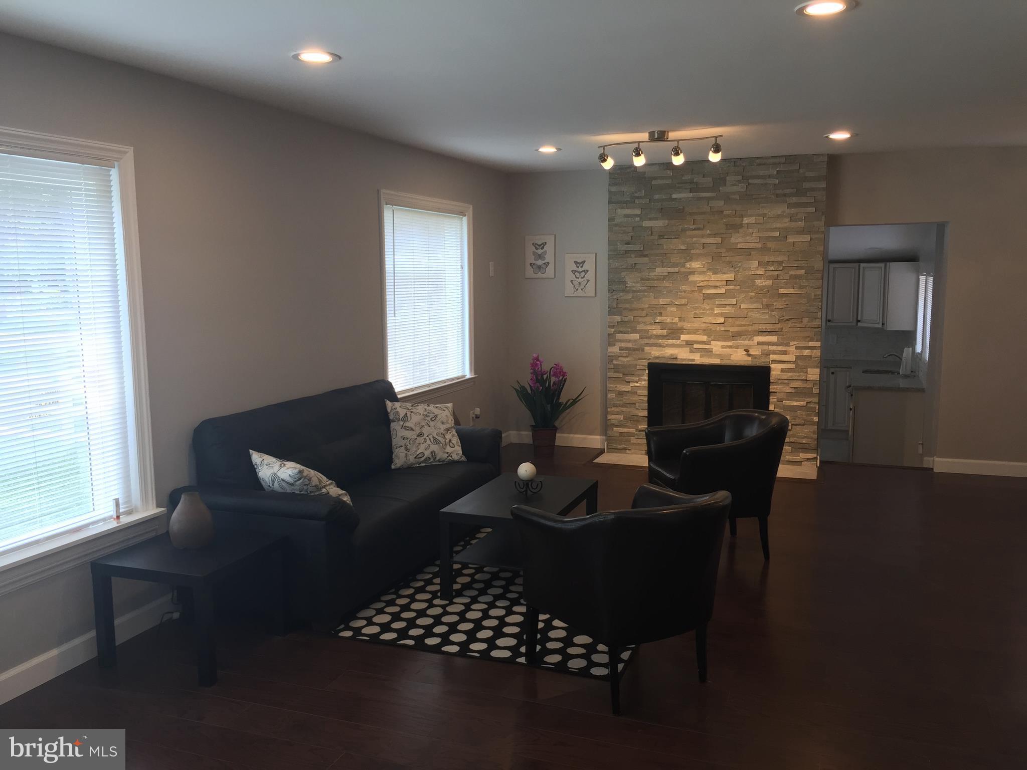 4120 Buckingham Road Pikesville, MD 21207 - Photo 11 of 27 Living Room