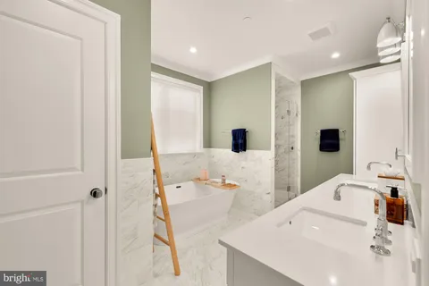 $4,100,000 | 5537 Hawthorne Place Northwest, Washington, DC 20016