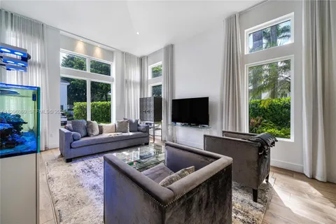 $2,500,000 | 3703 Northeast 199th Street, Aventura, FL 33180