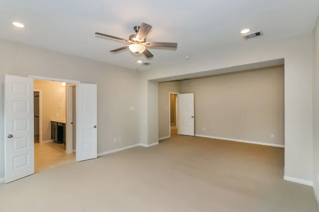 $2,995 | 2410 Yacht Hbr Drive, Kemah, TX 77565