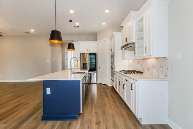 $2,995 | 2410 Yacht Hbr Drive, Kemah, TX 77565