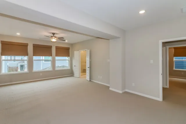 $2,995 | 2410 Yacht Hbr Drive, Kemah, TX 77565