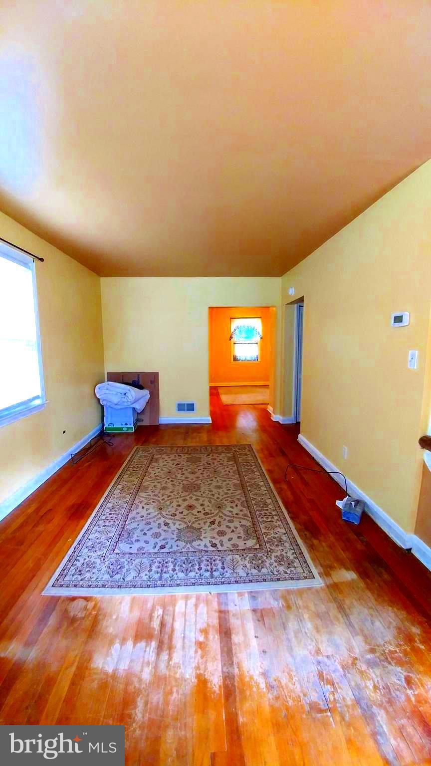 704 St Dunstans Road Baltimore, MD 21212 - Photo 2 of 9 living room