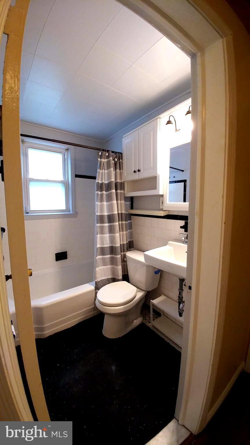 704 St Dunstans Road Baltimore, MD 21212 - Photo 6 of 9 Bathroom