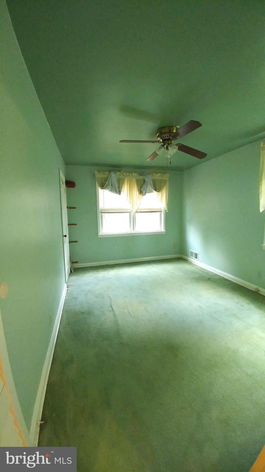 704 St Dunstans Road Baltimore, MD 21212 - Photo 7 of 9 Front bedroom