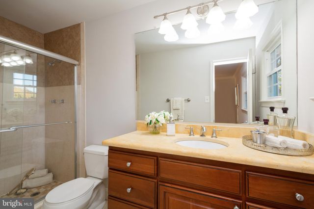 $1,025,000 | 1325 Kingston Avenue, Alexandria, VA 22302