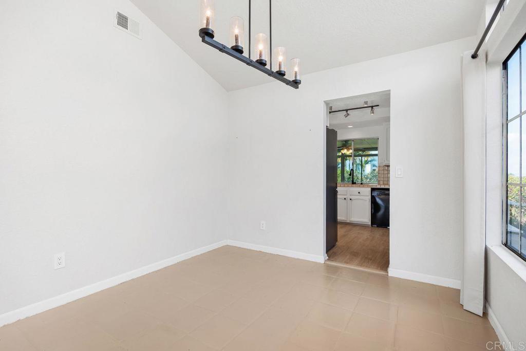 1402 Village View Road Encinitas, CA 92024 - Photo 9 of 38