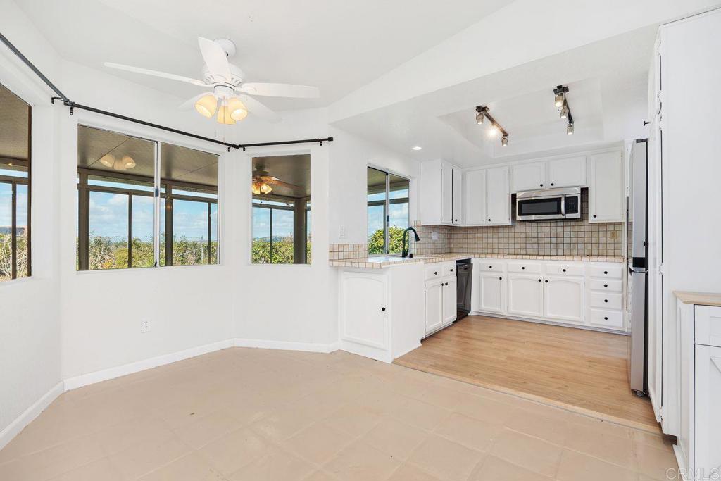 1402 Village View Road Encinitas, CA 92024 - Photo 10 of 38