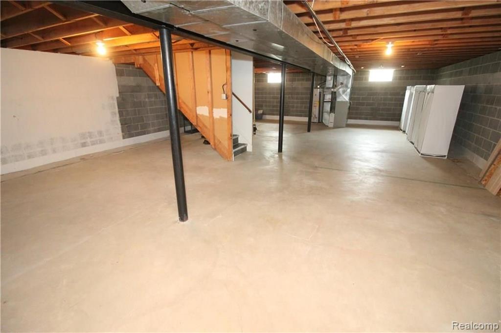 25250 Alex Street Center Line, MI 48015 - Photo 23 of 26