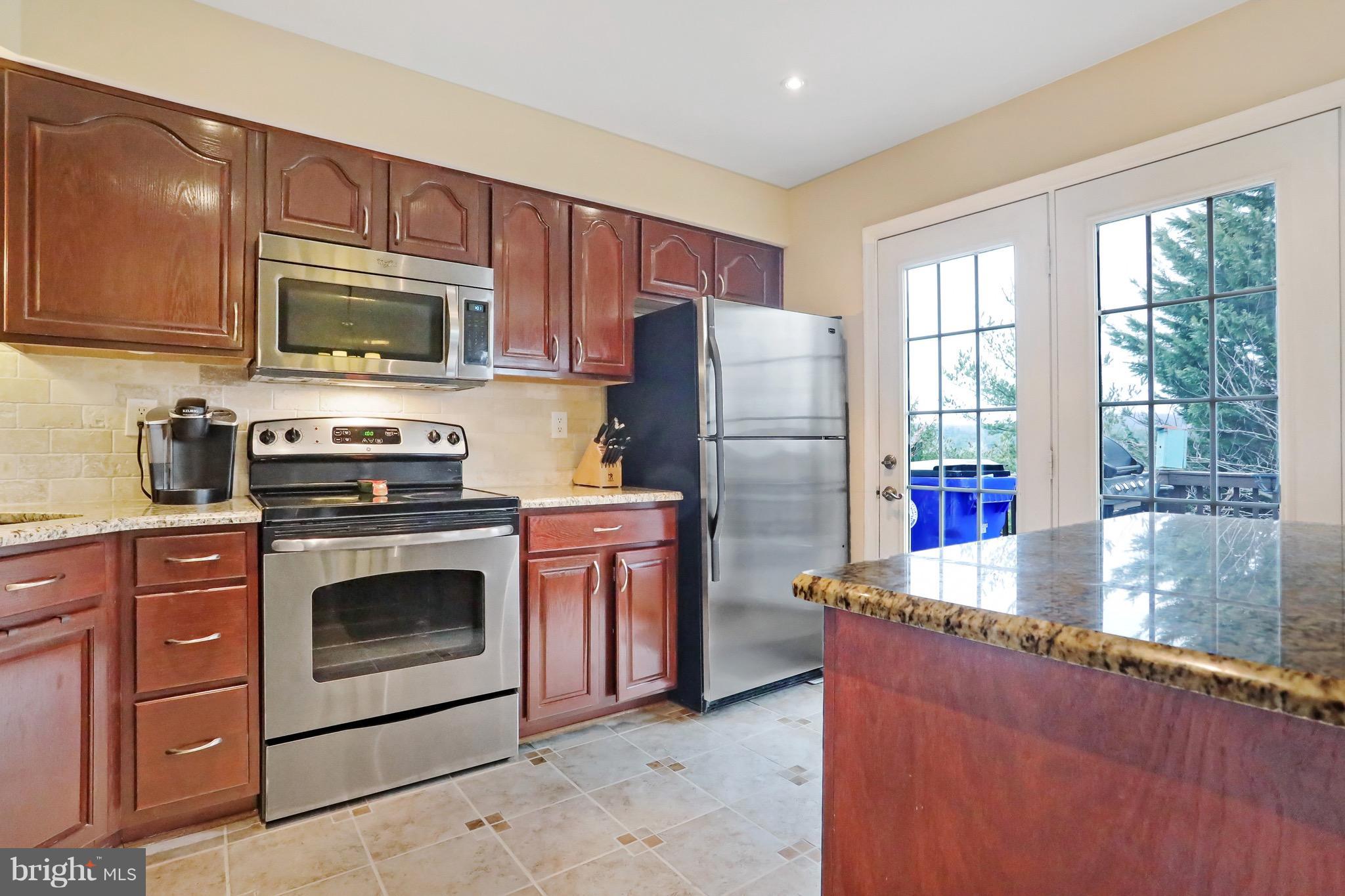 9107 Ridgefield Lane Frederick, MD 21701 - Photo 7 of 30 Granite Countertops with Island