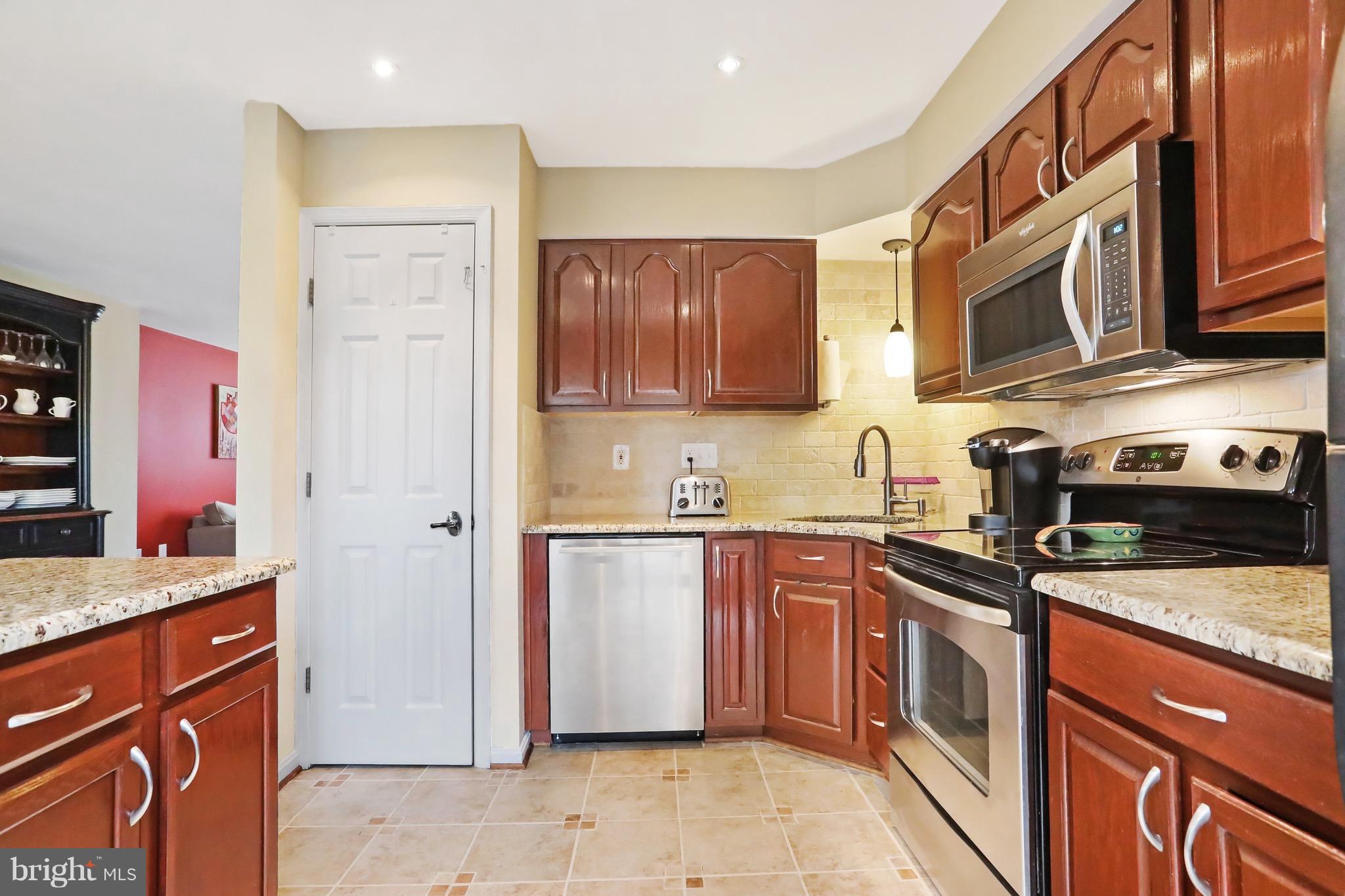9107 Ridgefield Lane Frederick, MD 21701 - Photo 8 of 30 Upgraded Stainless Steel Appliances