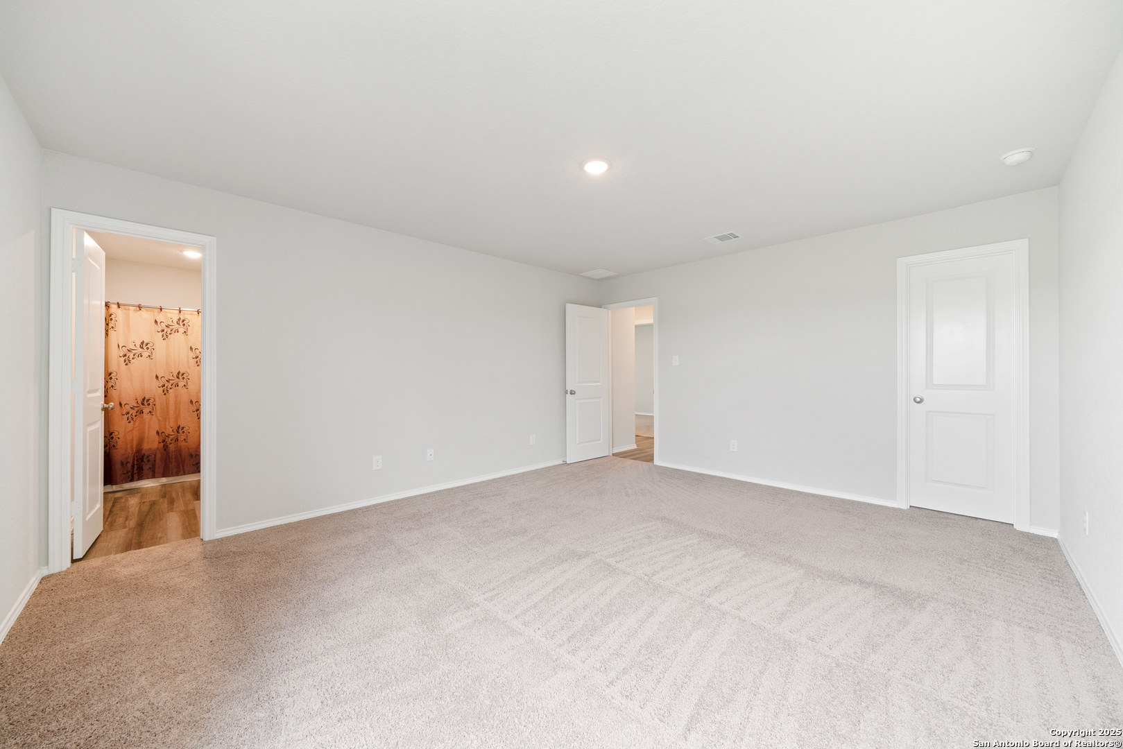 6534 Augustus Magee San Antonio, TX 78220 - Photo 17 of 25 an empty room with an entryway
