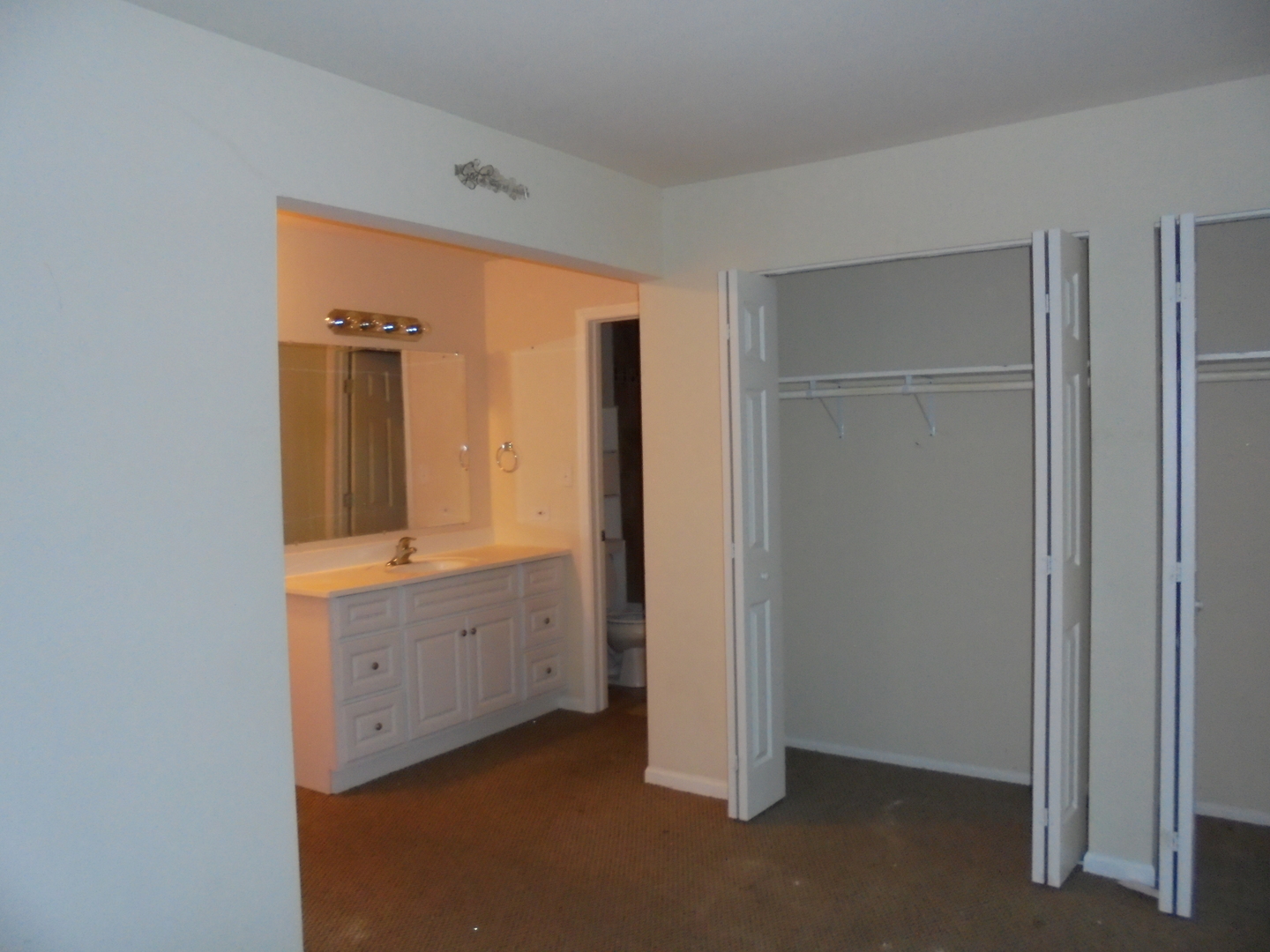 14 Oakview Road Matteson, IL 60443 - Photo 10 of 12 a bathroom with a shower and a sink