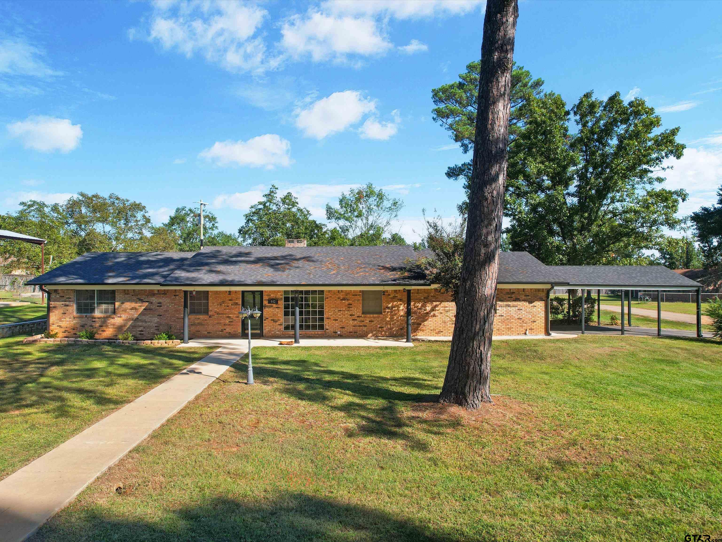 442 Golf Road Gilmer, TX 75645 - Photo 3 of 35