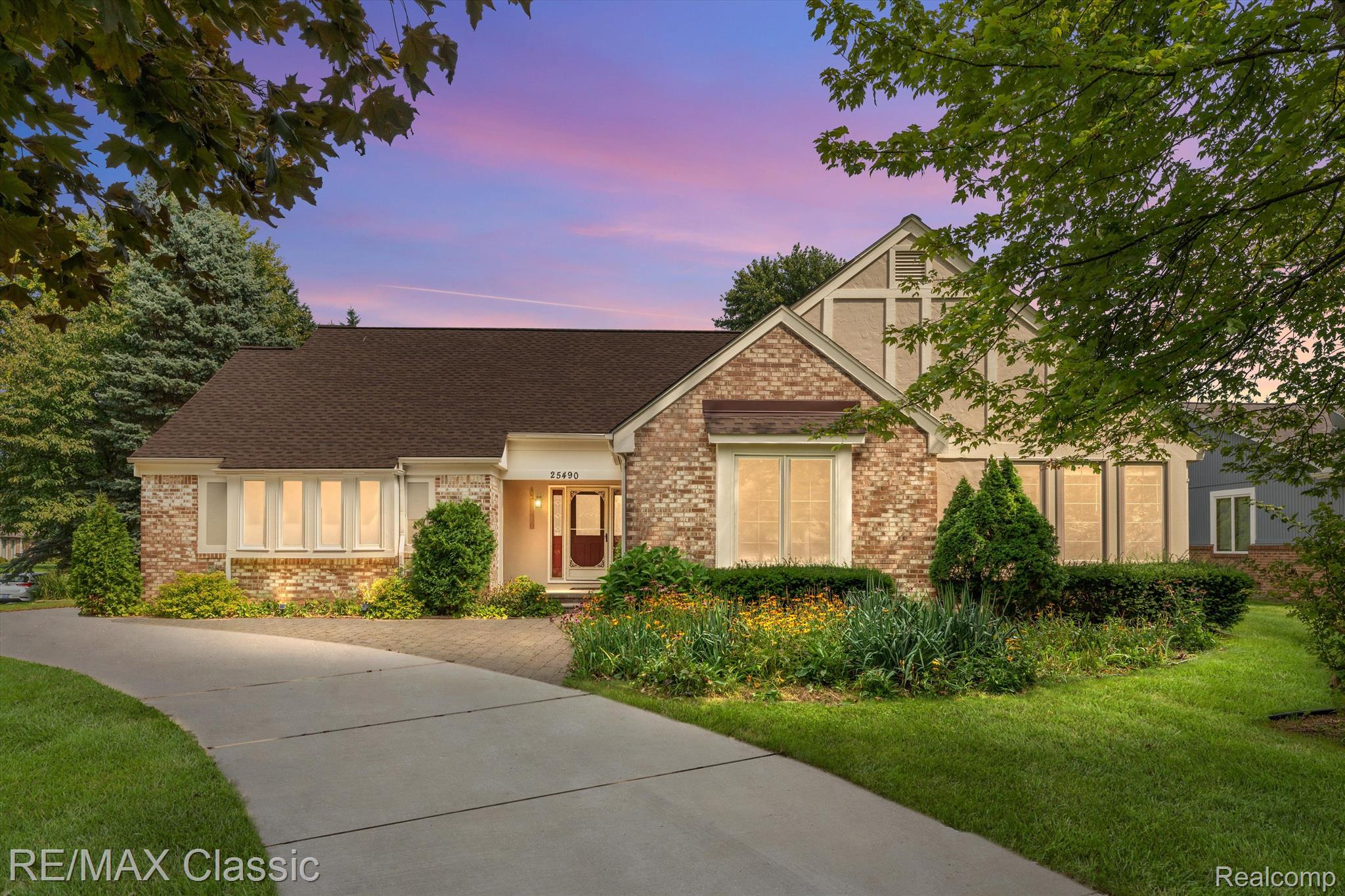 25490 Wixom Road Novi, MI 48374 - Photo 2 of 54 Twilight
