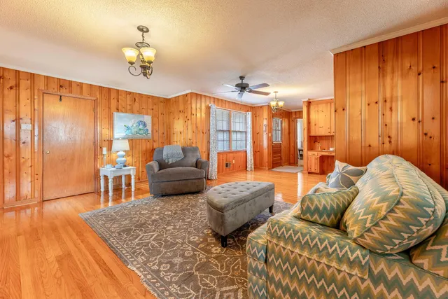 $279,900 | 319 East Hampton Street, Elloree, SC 29047