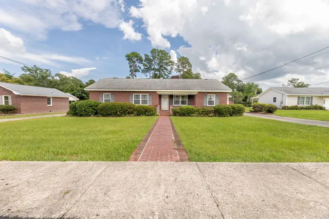 $279,900 | 319 East Hampton Street, Elloree, SC 29047
