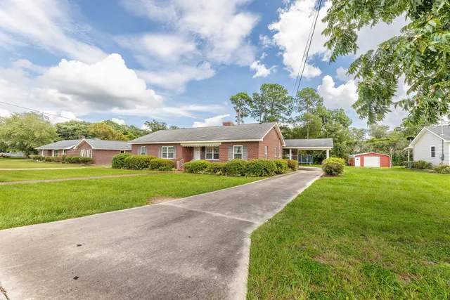 $279,900 | 319 East Hampton Street, Elloree, SC 29047