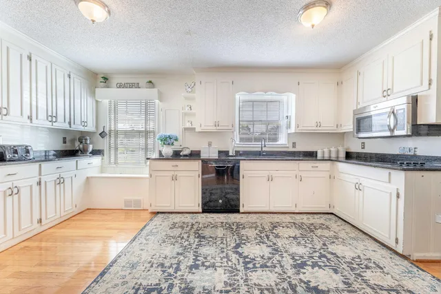 $279,900 | 319 East Hampton Street, Elloree, SC 29047