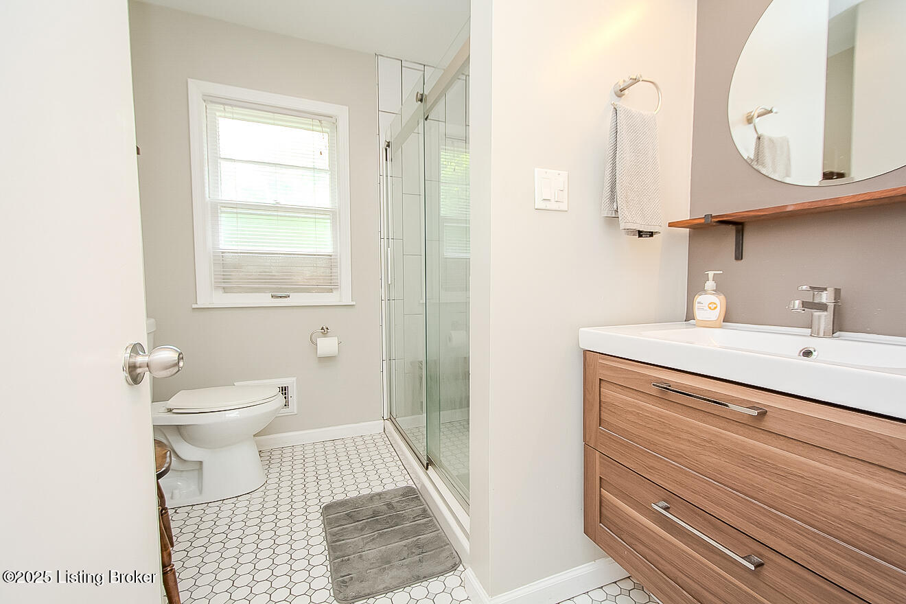 1634 Nightingale Road Louisville, KY 40213 - Photo 13 of 31 Full Bath