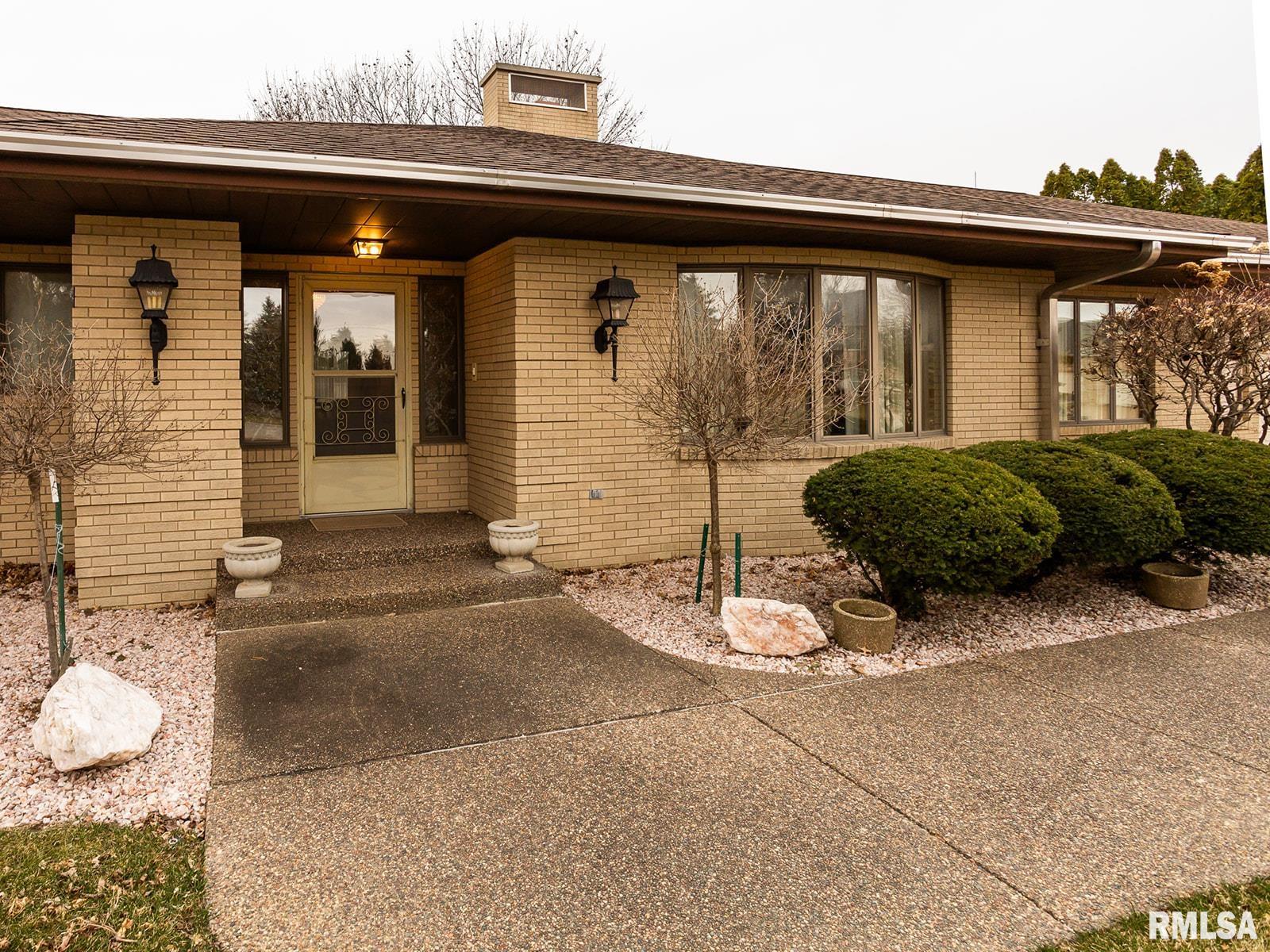 6590 Golf Course Road Bettendorf, IA 52722 - Photo 3 of 69 Gallery Image 3