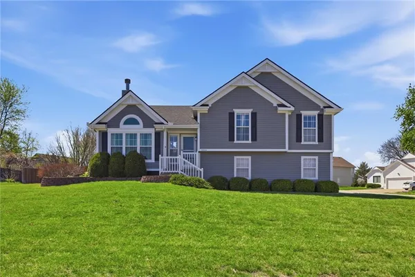 $359,900 | 1016 Northeast Depot Drive, Lee's Summit, MO 64086