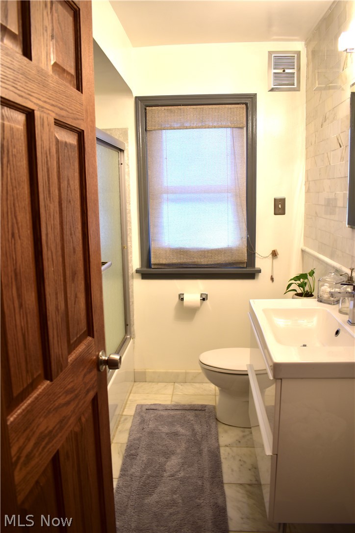 1392 Gordon Road Lyndhurst, OH 44124 - Photo 21 of 35