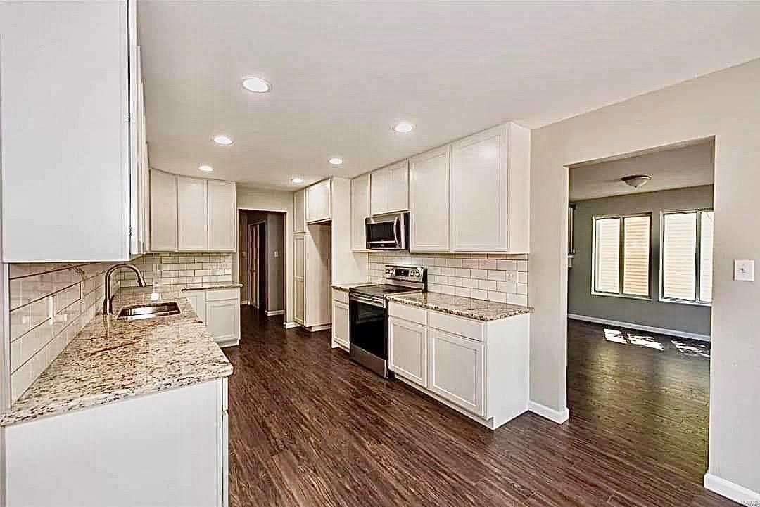 1866 Ridgeview Cir Drive Ballwin, MO 63021 - Photo 4 of 15 Gallery Image 4