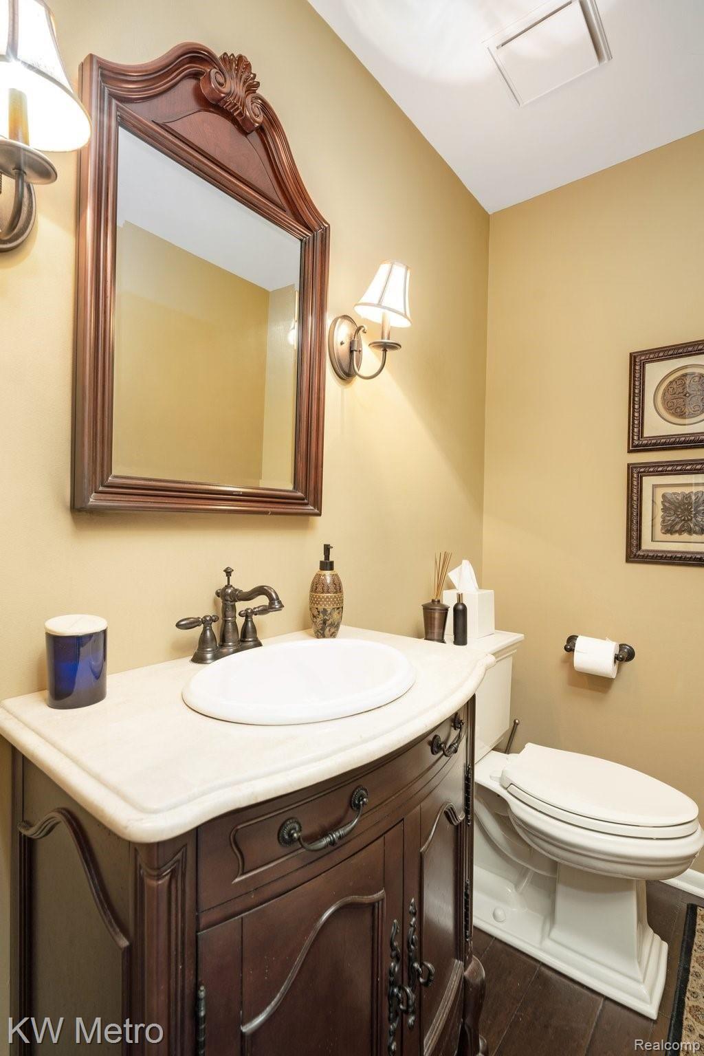 323 Shellbourne Drive Rochester, MI 48309 - Photo 25 of 62 Beautiful powder room.