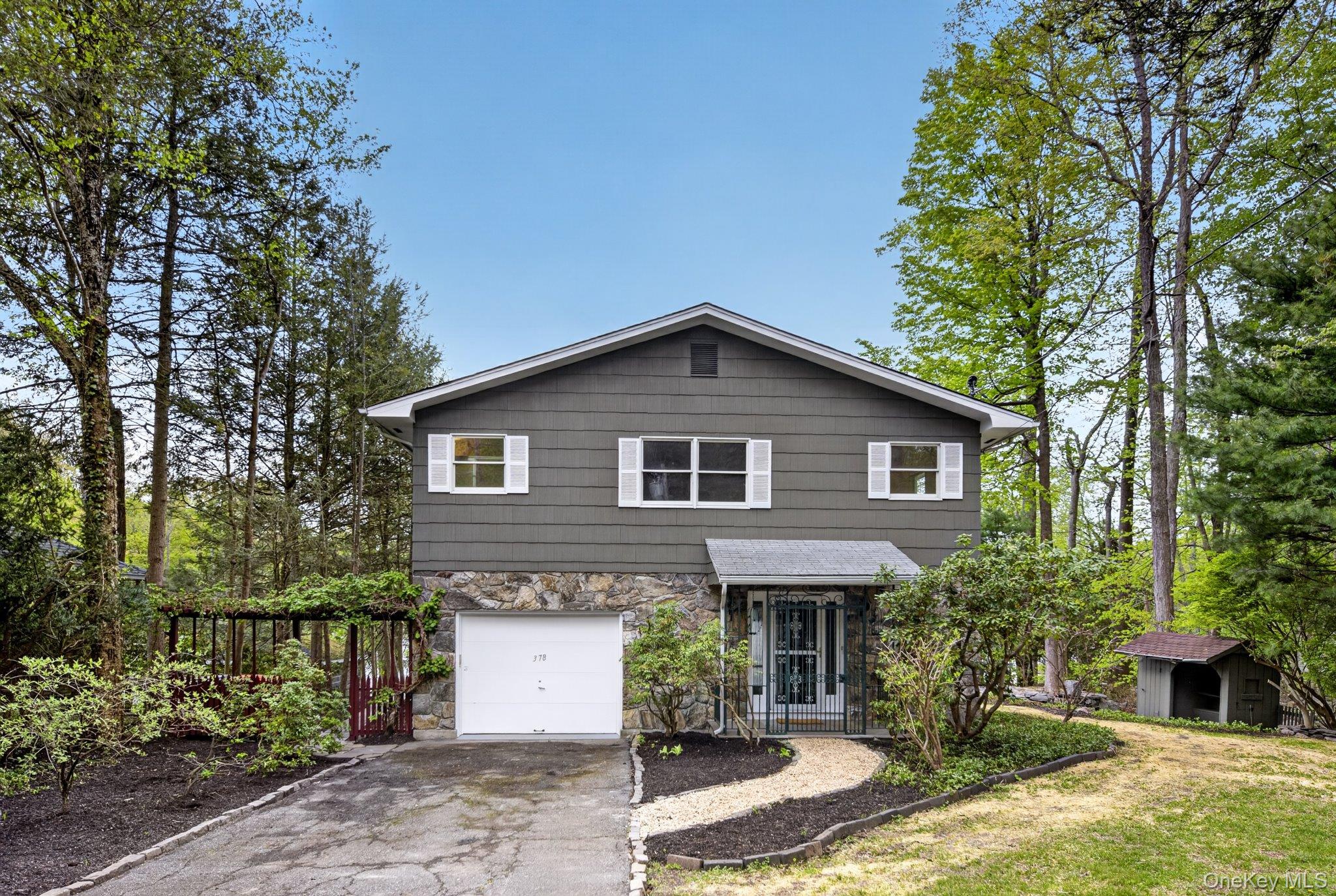 378 Lake Shore Road Putnam Valley, NY 10579 - Photo 4 of 38