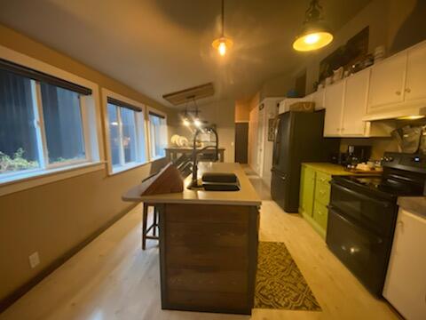 16913 Downey Road Bend, OR 97707 - Photo 12 of 34 Kitchen from dining area