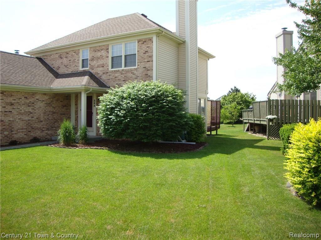 365 Huntington Court Rochester, MI 48307 - Photo 3 of 44 Side View