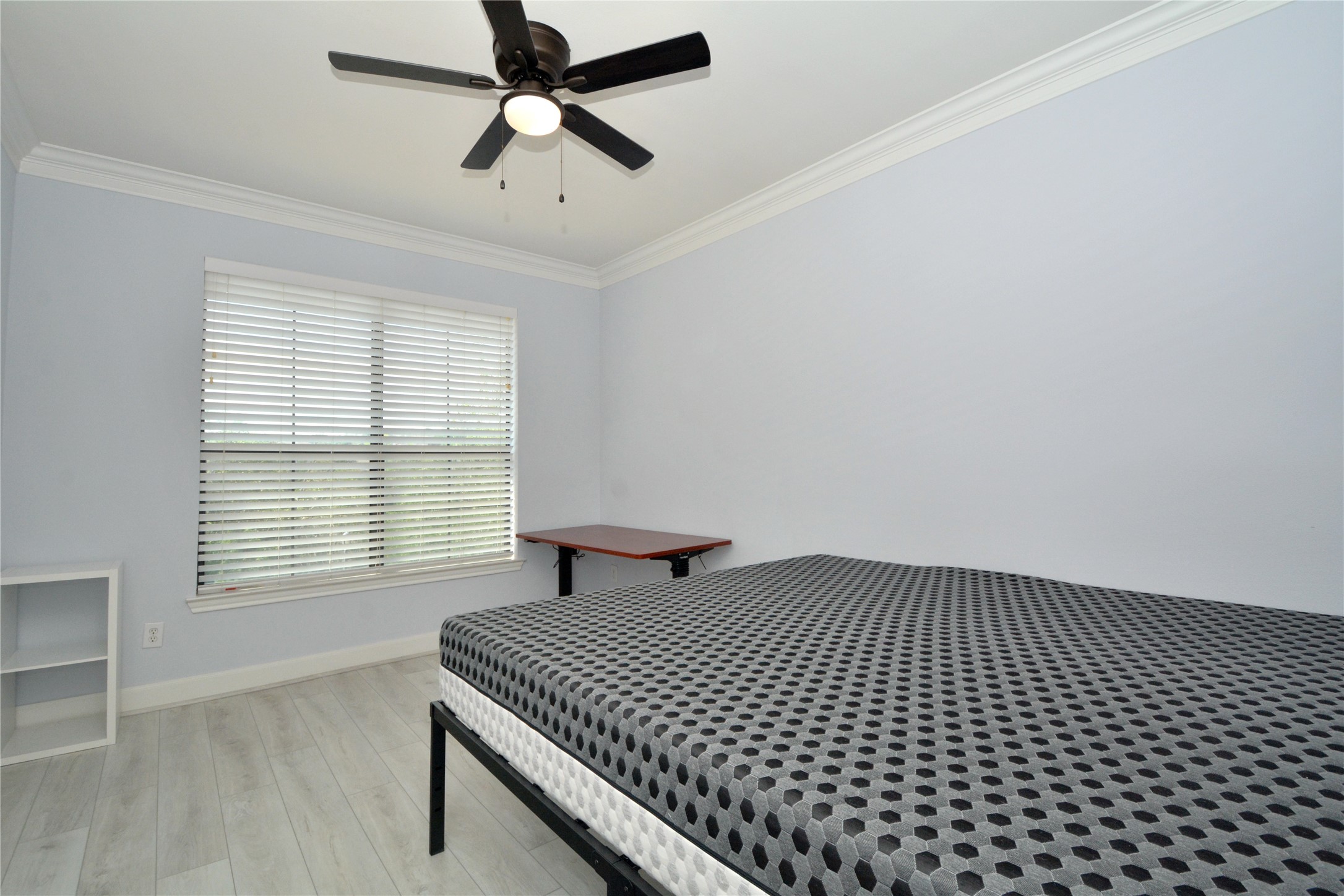 7701 Rialto Boulevard, Unit 124 Austin, TX 78735 - Photo 11 of 23 Room featuring a window with blinds, light-toned wood-finish flooring, and a ceiling fan