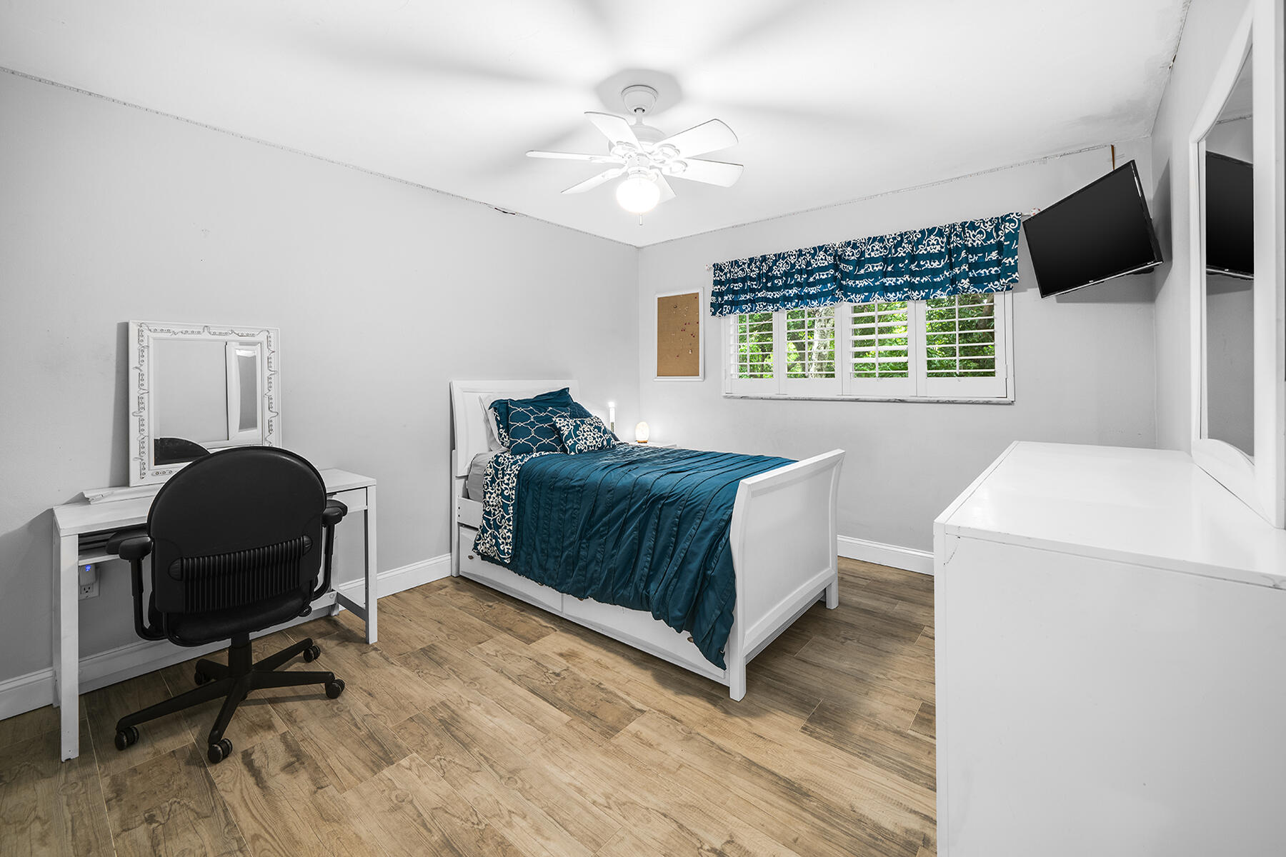 13 Flamingo Hammock Road Islamorada, FL 33036 - Photo 18 of 42 Guest Bedroom 2