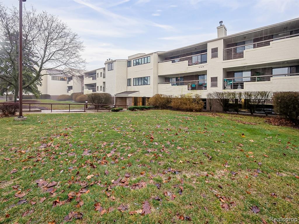 30414 Orchard Lake Road, Unit 12 Farmington, MI 48334 - Photo 33 of 33