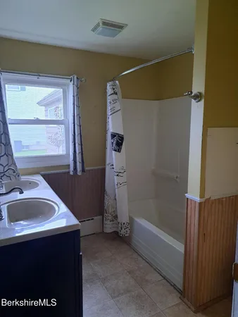 $1,800 | 290 Lenox Avenue, Unit 1, Pittsfield, MA 01201