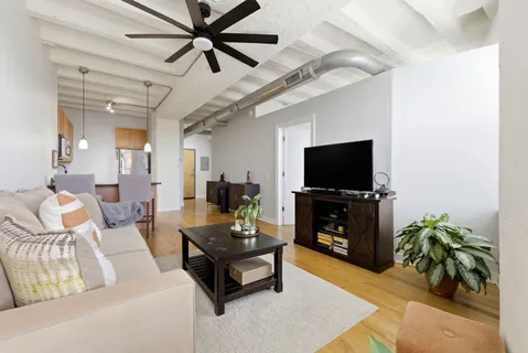 $160,000 | 1791 West Howard Street, Unit 302, Chicago, IL 60626