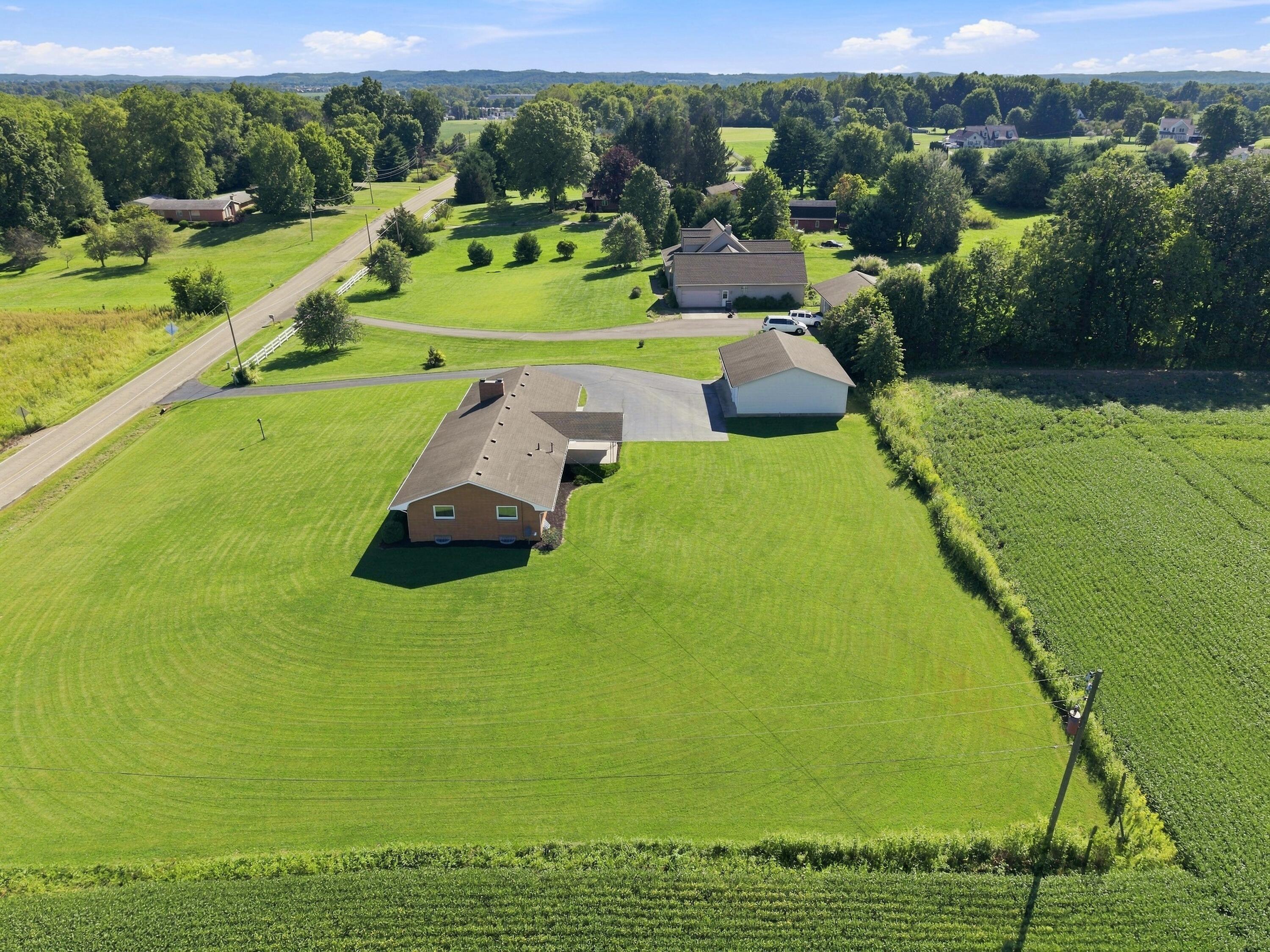2464 Lees Road Newark, OH 43056 - Photo 12 of 44 Side view