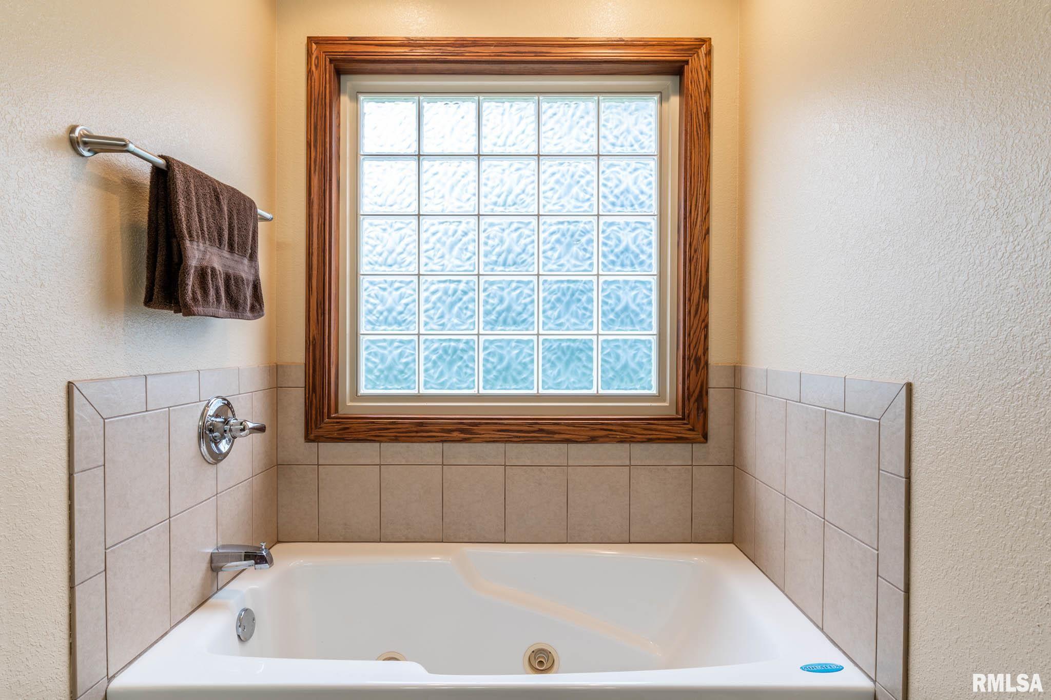 5126 South Chesterfield Court Mapleton, IL 61547 - Photo 8 of 23